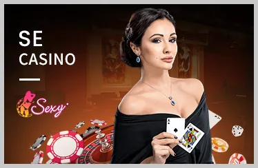Bàn Baccarat với chip và bài